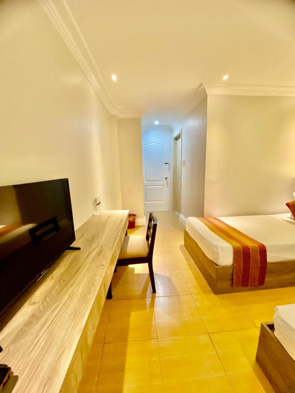 Hotel Euroasia By Bluebookers Angeles Zewnętrze zdjęcie