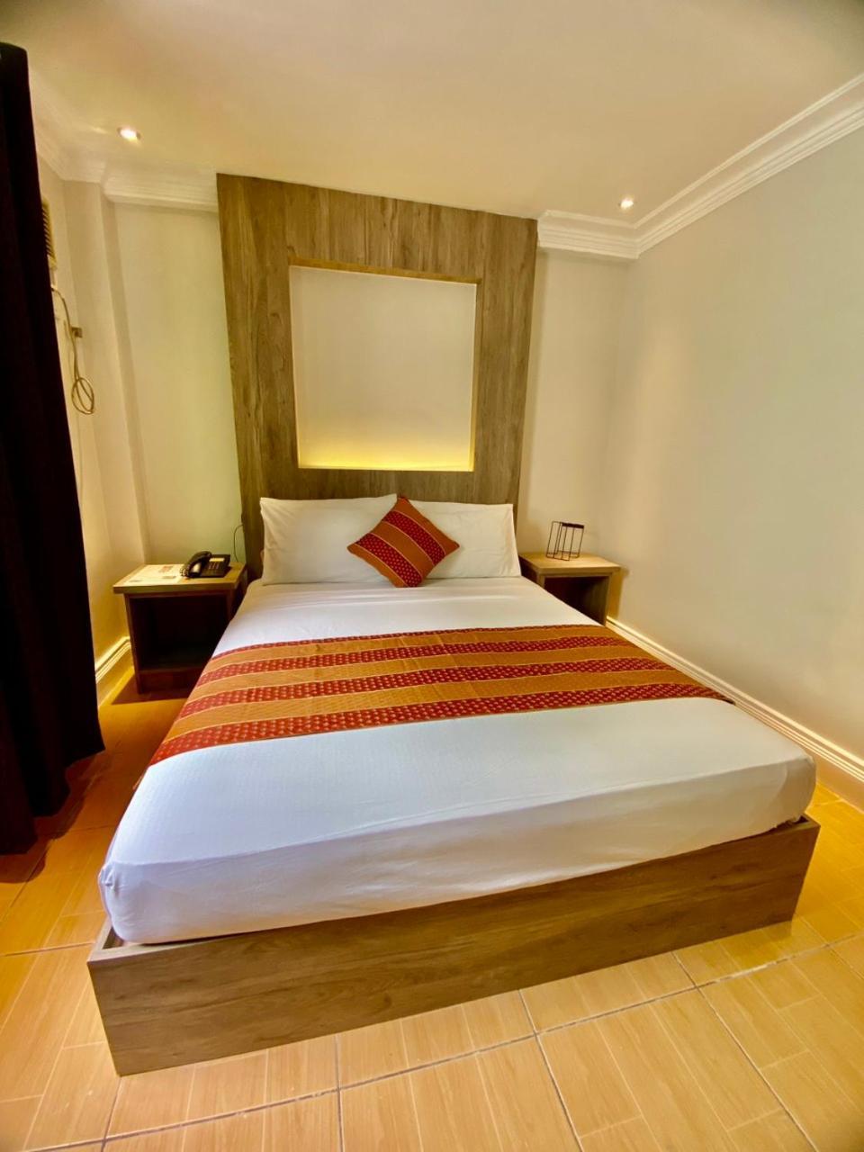 Hotel Euroasia By Bluebookers Angeles Zewnętrze zdjęcie