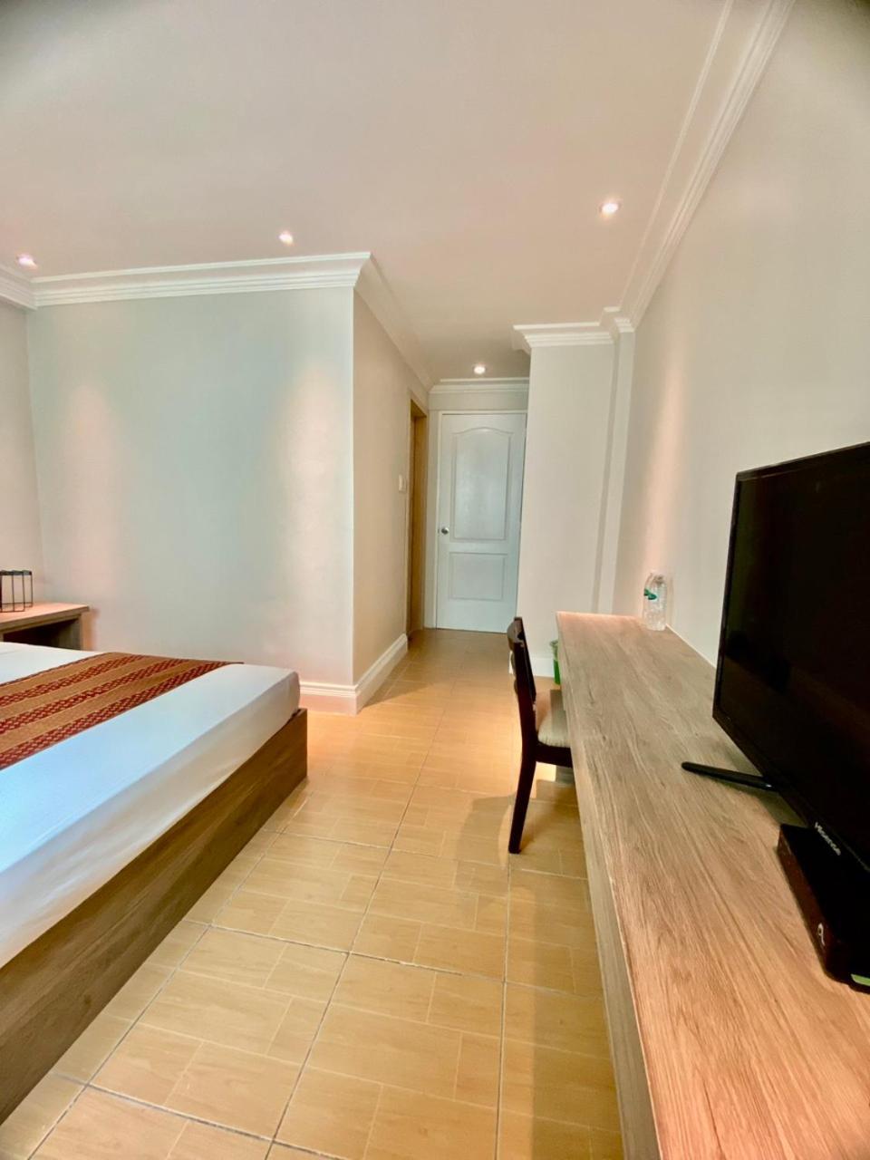 Hotel Euroasia By Bluebookers Angeles Zewnętrze zdjęcie
