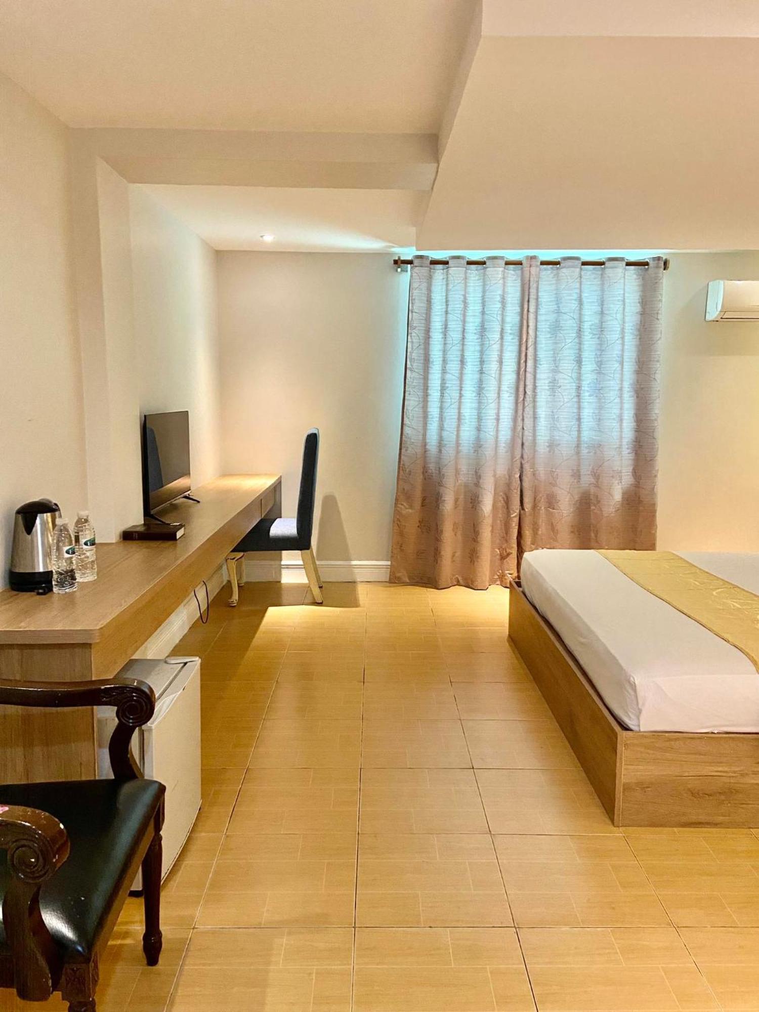 Hotel Euroasia By Bluebookers Angeles Zewnętrze zdjęcie